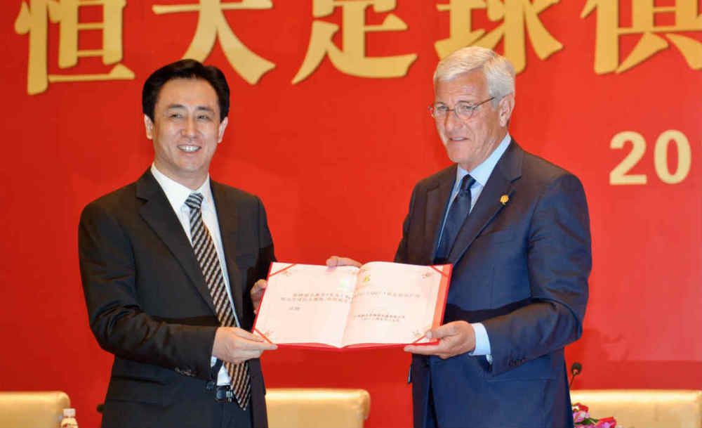 ”甄珍谦逊说道，是同学帮她报名、李翰祥和李行导演的一路支持，才这样误打误撞闯荡影坛。