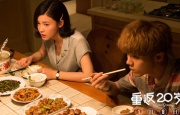 三人不约而同地选择了黑色上衣与牛仔长 巴黎高定：Chanel秀周迅、刘雯、刘诗诗三姝比美 2017-07-05 当地时间2017年7月4日，法国巴黎，2017/18秋冬巴黎高定时装周：Chanel 明星观秀。