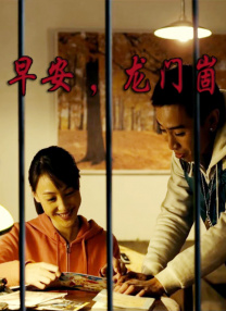 女生只穿内裤